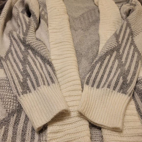 Lovemarks Women's Acrylic Cardigan, Gray & White, Size Medium - Picture 6 of 8